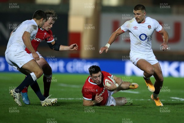 281120 - Wales v England - Autumn Nations Cup 2020 - Josh Adams of Wales gathers the loose ball