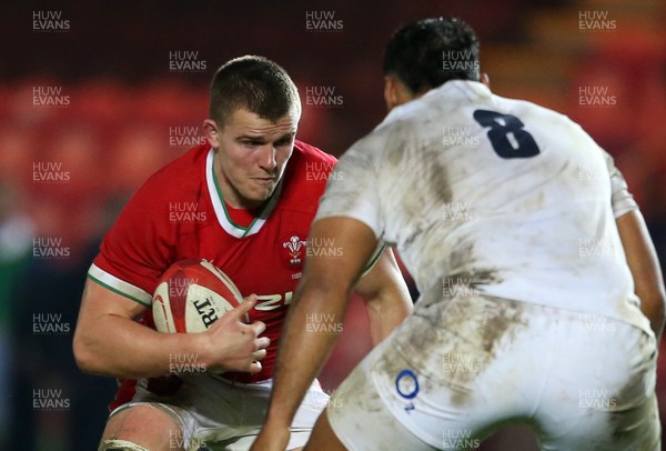 281120 - Wales v England - Autumn Nations Cup 2020 - Shane Lewis-Hughes of Wales is challenged by Billy Vunipola of England