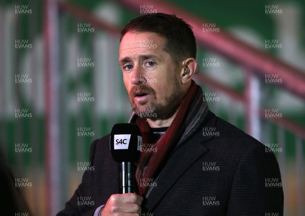 281120 - Wales v England - Autumn Nations Cup 2020 - Wales' Shane Williams doing commentary for S4C