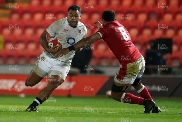 281120 - Wales v England - Autumn Nations Cup 2020 - Billy Vunipola of England is tackled by Taulupe Faletau of Wales