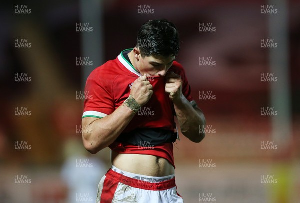 281120 - Wales v England - Autumn Nations Cup 2020 - Dejected Louis Rees-Zammit of Wales