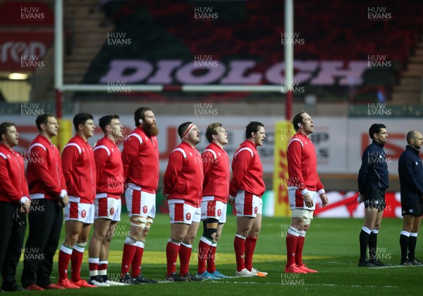 281120 - Wales v England - Autumn Nations Cup 2020 - Wales sing the anthem