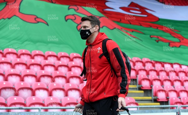 281120 - Wales v England - Autumn Nations Cup - Dan Biggar of Wales arrives