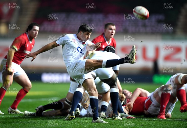 281120 - Wales v England - Autumn Nations Cup - Ben Youngs of England gets the ball away