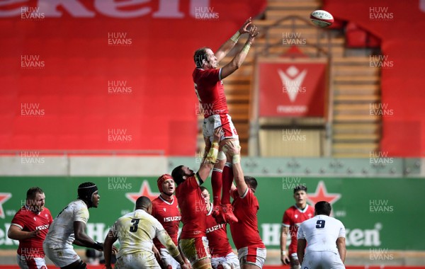 281120 - Wales v England - Autumn Nations Cup - Alun Wyn Jones of Wales wins line out ball