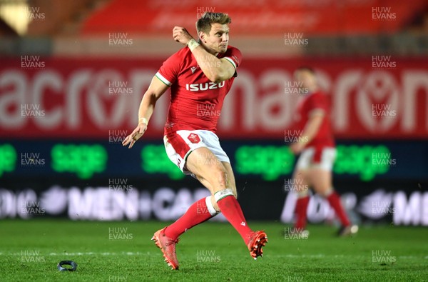 281120 - Wales v England - Autumn Nations Cup - Dan Biggar of Wales kicks at goal