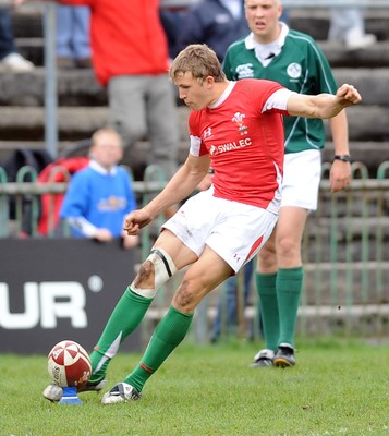 26.04.09 - Under 18 Six Nations Rugby -  Wales  England -  Wales' Tom Prydie kicks for goal 