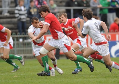 26.04.09 - Under 18 Six Nations Rugby -  Wales  England -  Wales' Jack Gadd breaks 
