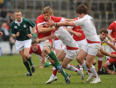 26.04.09 - Under 18 Six Nations Rugby -  Wales  England -  Wales' David Barry tries to break through 