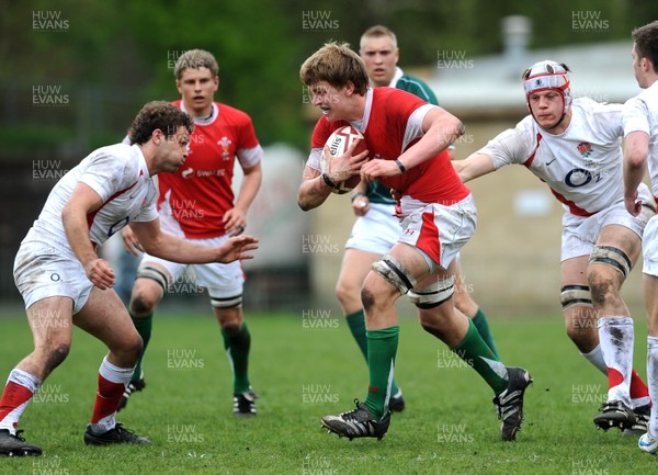 26.04.09 - Under 18 Six Nations Rugby -  Wales  England -  Wales' Macauley Cook breaks through 
