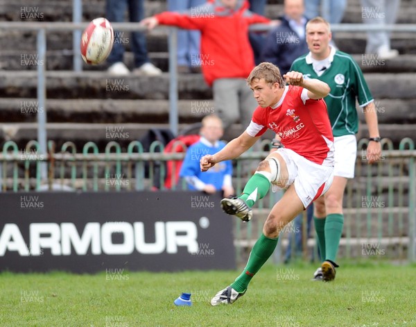 26.04.09 - Under 18 Six Nations Rugby -  Wales  England -  Wales' Tom Prydie kicks for goal 