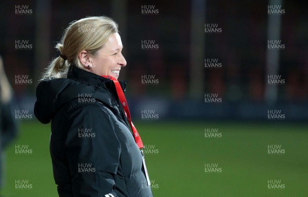 060320 - Wales v Estonia - Women's International Friendly - Wales manager Jayne Ludlow