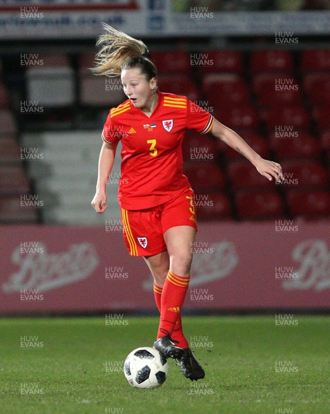 060320 - Wales v Estonia - Women's International Friendly - Sophie Ingle of Wales