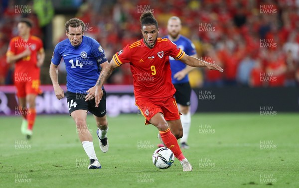 080921 - Wales v Estonia, World Cup 2022 Qualifying - Tyler Roberts of Wales breaks away