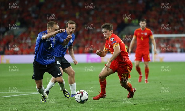 080921 - Wales v Estonia, World Cup 2022 Qualifying - Daniel James of Wales takes on Sander Puri of Estonia