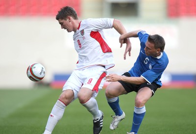29.05.09 - Wales v Estonia, International Friendy, Llanelli -  Wales' Sam Vokes holds off Estonia's Dmitri Kruglov  