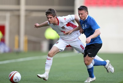 29.05.09 - Wales v Estonia, International Friendy, Llanelli -  Wales' Aaron Ramsey tangles with Estonia's Dmitri Kruglov  