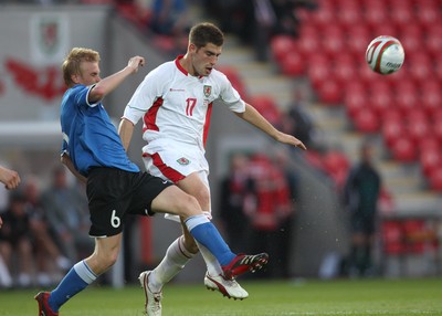 29.05.09 - Wales v Estonia, International Friendy, Llanelli -  Wales' Ched Evans takes on Estonia's Taijo Teniste  