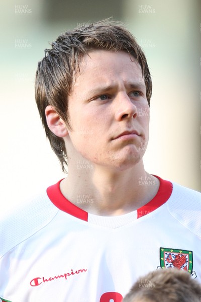 29.05.09 - Wales v Estonia, International Friendy, Llanelli -  Wales' Chris Gunter      