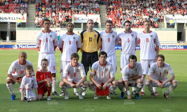 29.05.09 - Wales v Estonia, International Friendy, Llanelli -  The Wales team line up prior to kick off 