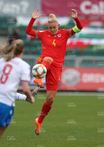 221020 - Wales Women v Faroe Islands - European Women's Championship Qualifier - Sophie Ingle of Wales