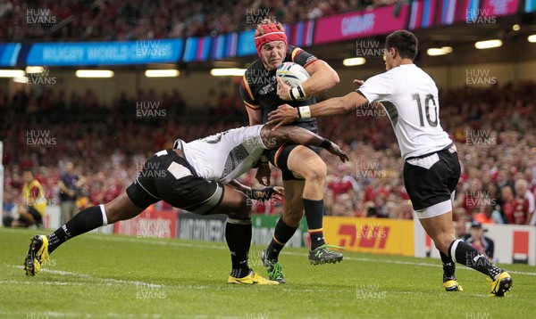 011015 - Wales v Fiji - Rugby World Cup - Tyler Morgan of Wales is tackled by Vereniki Goneva and Ben Volavola of Fiji