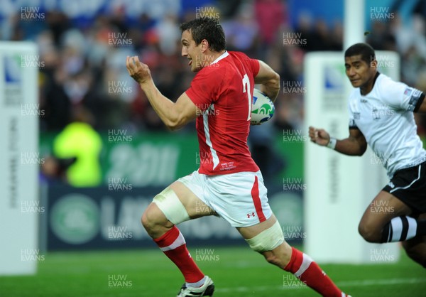 02.10.11 - Wales v Fiji - Rugby World Cup 2011 - Sam Warburton of Wales runs in to score try. 