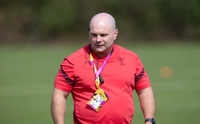 060925 - Wales v Fiji, Women’s Rugby World Cup - Sean Lynn, Wales Women head coach during warm up