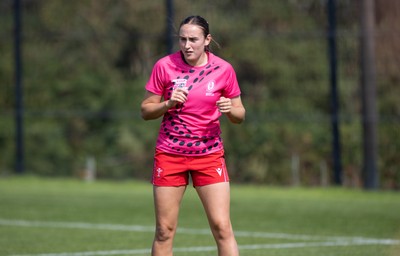 060925 - Wales v Fiji, Women’s Rugby World Cup - Nel Metcalfe of Wales during warm up