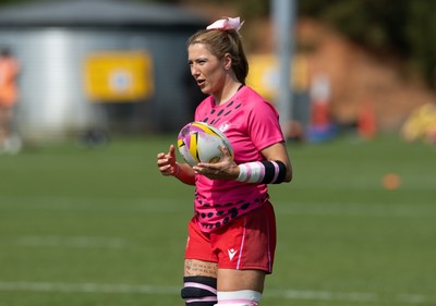 060925 - Wales v Fiji, Women’s Rugby World Cup - Georgia Evans of Wales during warm up