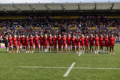 060925 - Wales v Fiji, Women’s Rugby World Cup - The Wales team line up for the anthem