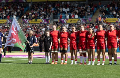 060925 - Wales v Fiji, Women’s Rugby World Cup - The Wales team line up for the anthem