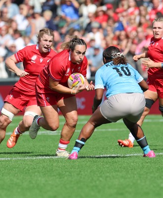 060925 - Wales v Fiji, Women’s Rugby World Cup - Courtney Keight of Wales takes on Salanieta Kinita of Fiji