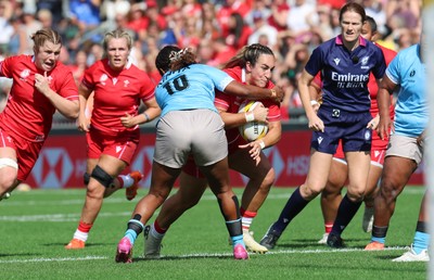 060925 - Wales v Fiji, Women’s Rugby World Cup - Courtney Keight of Wales takes on Salanieta Kinita of Fiji