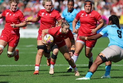 060925 - Wales v Fiji, Women’s Rugby World Cup - Keira Bevan of Wales charges forward