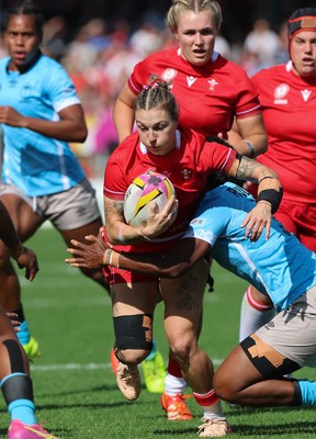 060925 - Wales v Fiji, Women’s Rugby World Cup - Keira Bevan of Wales charges forward