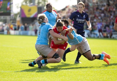 060925 - Wales v Fiji, Women’s Rugby World Cup - Kayleigh Powell of Wales crashes over to score try