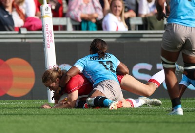060925 - Wales v Fiji, Women’s Rugby World Cup - Lisa Neumann of Wales scores try