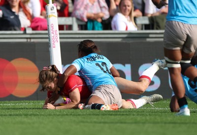 060925 - Wales v Fiji, Women’s Rugby World Cup - Lisa Neumann of Wales scores try