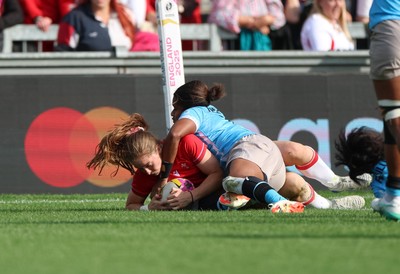 060925 - Wales v Fiji, Women’s Rugby World Cup - Lisa Neumann of Wales scores try