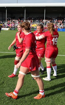 060925 - Wales v Fiji, Women’s Rugby World Cup -Wales players at the end of the match