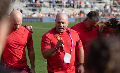 060925 - Wales v Fiji, Women’s Rugby World Cup - Sean Lynn, Wales Women head coach speaks to the players at the end of the match