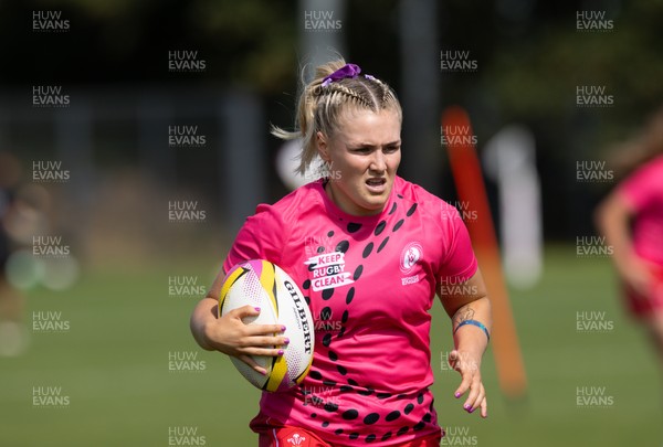 060925 - Wales v Fiji, Women’s Rugby World Cup - Alex Callender of Wales during warm up