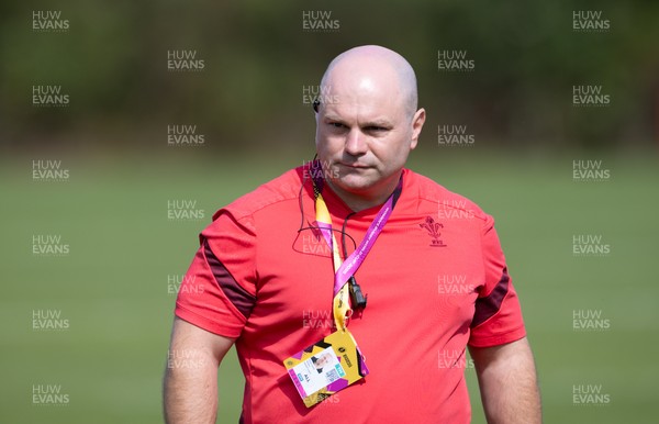 060925 - Wales v Fiji, Women’s Rugby World Cup - Sean Lynn, Wales Women head coach during warm up