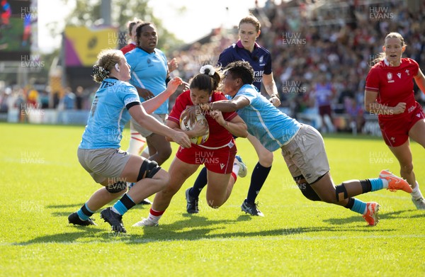 060925 - Wales v Fiji, Women’s Rugby World Cup - Kayleigh Powell of Wales crashes over to score try