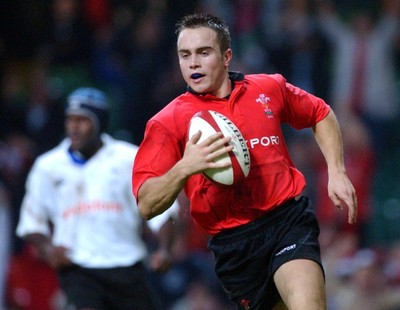 9-11-02. Wales v Fiji.  Wales' Rhys Williams roars in to score, leaving Norman Ligairi behind.  Picture: James Davies/