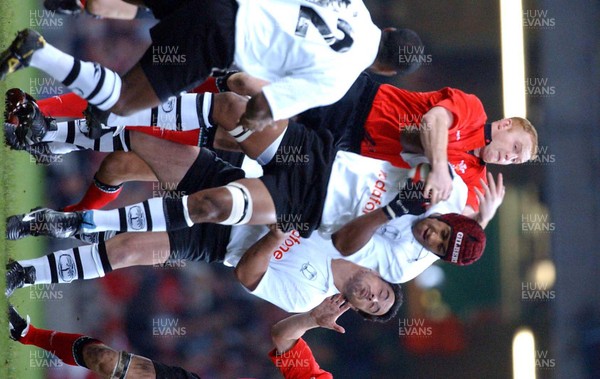 9-11-02. Wales v Fiji.  Wales' Martyn Williams challenges Alifereti Dovivareta.  Picture: James Davies/