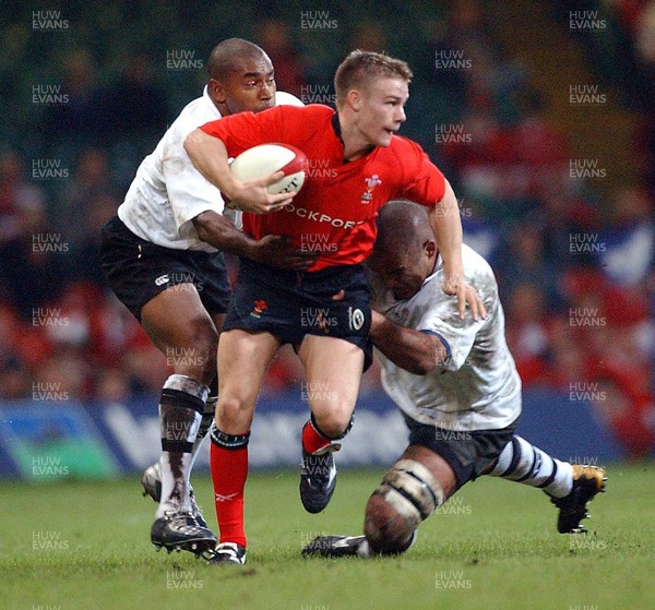9-11-02. Wales v Fiji.  Wales' Dwayne Peel is caught by Fero Lasagavibau (left) and Simon Raiwalui (rt).  Picture: James Davies/