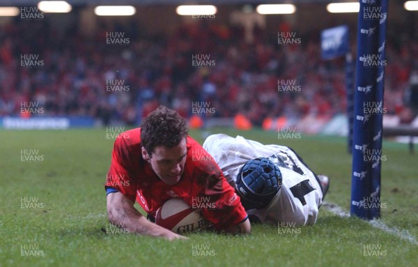 09.11.02  Wales v Fiji  Wales Mark Jones scores try despite tackle by Norman Ligairi   
