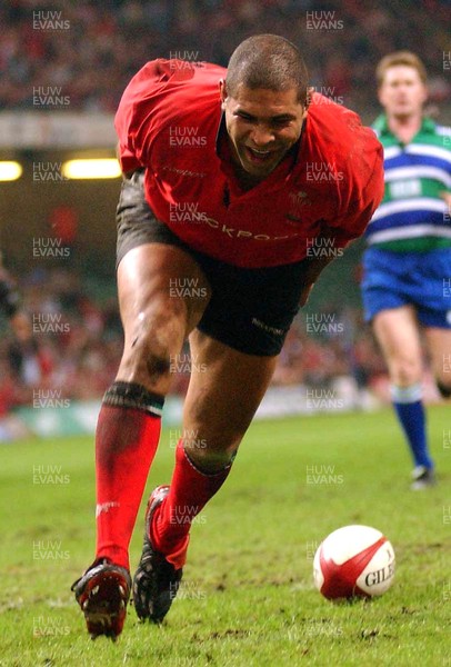 9-11-02. Wales v Fiji.  Wales' captain Colin Charvis, all smiles after scoring try.  Picture: James Davies/